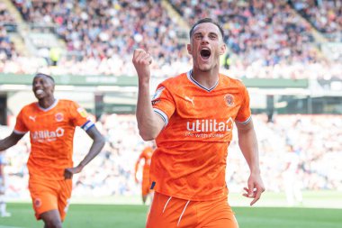 Jerry Yates #9 of Blackpool celebrates his goal to make it 3-3