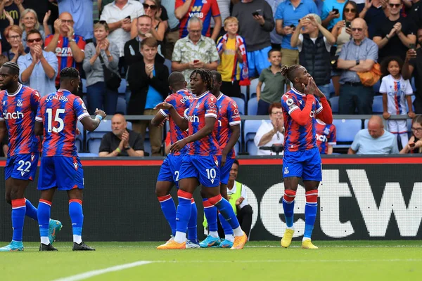 Goal Wilfried Zaha Crystal Palace Celebrates Team Mates — Stockfoto