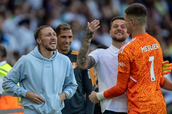 Injured Luke Ayling Leeds United Rushes Liam Cooper Congratulate Illan — ストック写真