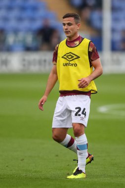 Josh Cullen #24 of Burnley warms up ahead of kick off
