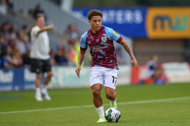 Manuel Benson Hedilazio #17 of Burnley runs with the ball