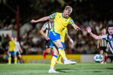 Sam Surridge #16 of Nottingham Forest scores his teams third of the game