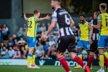 Ryan Yates #22 of Nottingham Forest celebrates with Caf #18 of Nottingham Forest  