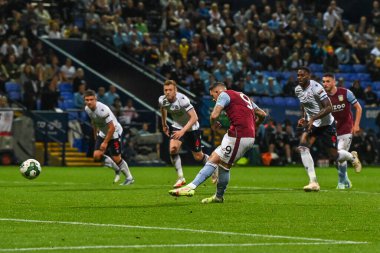 Danny Ings #9 of Aston Villa  scores a penalty to make the score 1-2