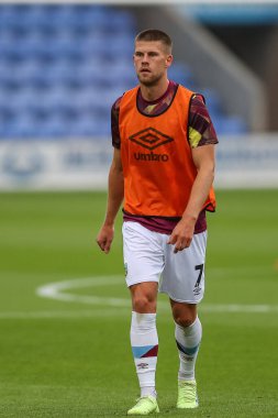 Jhann Gumundsson #7 of Burnley during the warm up 