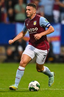 John McGinn #7 of Aston Villa makes a break with the ball