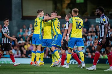 Ryan Yates #22 of Nottingham Forest celebrates with team mates after opening the scoring