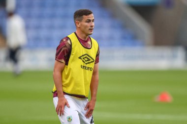 Josh Cullen #24 of Burnley warms up ahead of kick off