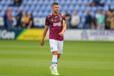 Jhann Gumundsson #7 of Burnley warms up ahead of kick off 