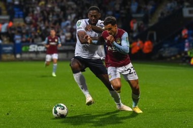 Philippe Coutinho #23 of Aston Villa and Ricardo Santos #5 of Bolton Wanderers battle for the ball