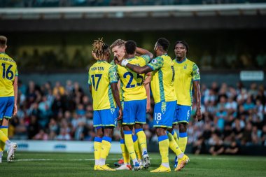 Ryan Yates #22 of Nottingham Forest celebrates with team mates after opening the scoring