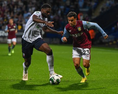 Philippe Coutinho #23 of Aston Villa and Ricardo Santos #5 of Bolton Wanderers battle for the ball