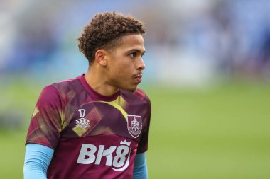 Manuel Benson Hedilazio #17 of Burnley warms up ahead of kick off