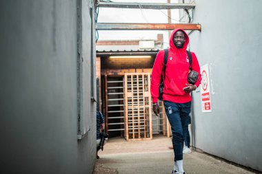 Cheickhou Kouyat of Nottingham Forest arrives at Blundell Park 