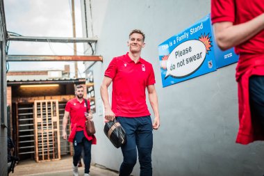 Ryan Yates #22 of Nottingham Forest arrives at Blundell Park