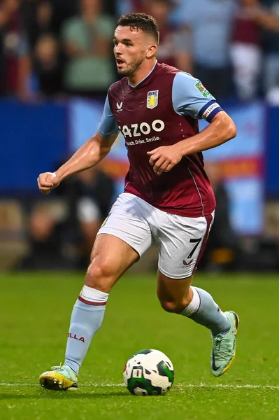 John McGinn #7 of Aston Villa makes a break with the ball