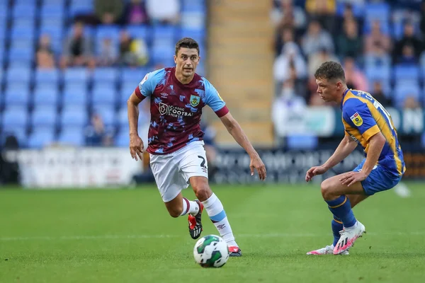 Matthew Lowton Burnley Passes Ball — Stock Photo, Image