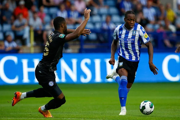 Sam Graham Rochdale Dennis Adeniran Sheffield Wednesday — Stockfoto