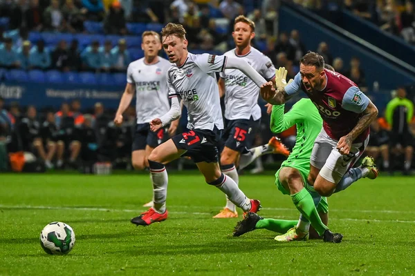 Joel Dixon Bolton Wanderers Brings Danny Ings Aston Villa Penalty — Foto Stock