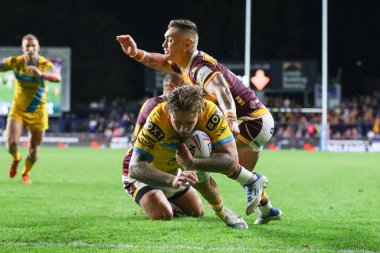 Blake Austin #6 of Leeds Rhinos goes over for the match winning try