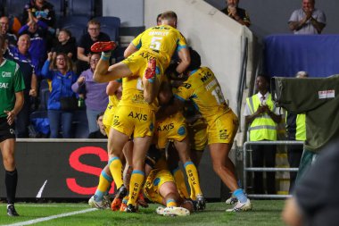 Blake Austin #6 of Leeds Rhinos celebrates his try to win the match