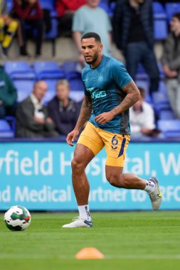 Jamaal Lascelles #6 of Newcastle United warms up before the game