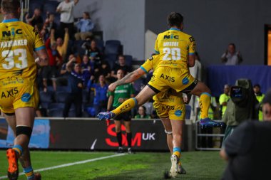 Blake Austin #6 of Leeds Rhinos celebrates his try to win the match