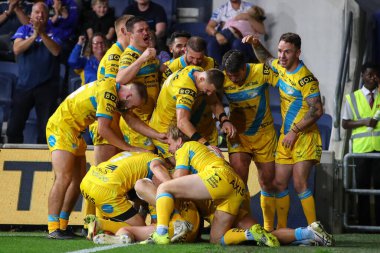Blake Austin #6 of Leeds Rhinos celebrates his try to win the match