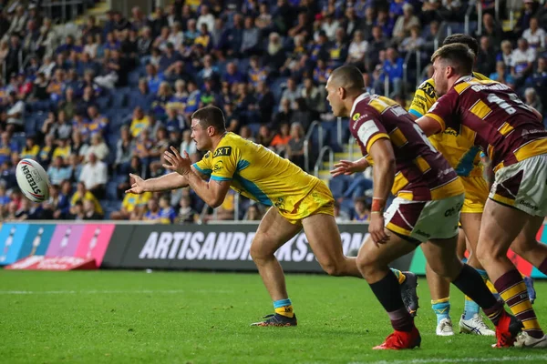 James Bentley #11 of Leeds Rhinos gets his pass away
