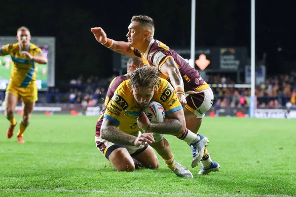 Blake Austin #6 of Leeds Rhinos goes over for the match winning try