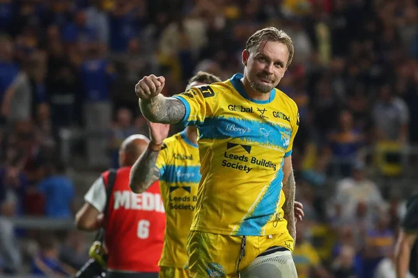 Blake Austin #6 of Leeds Rhinos acknowledges the Leeds fans