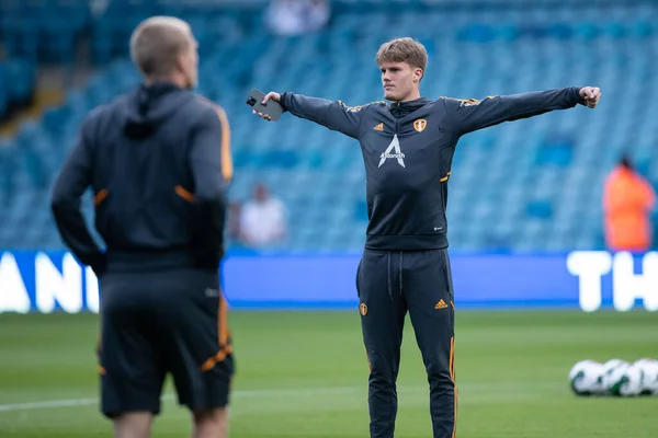 Leo Fuhr Hjelde Leeds United Pre Match Pitch Inspection — Foto Stock