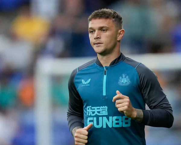 Kieran Trippier #2 of Newcastle United warms up before the game