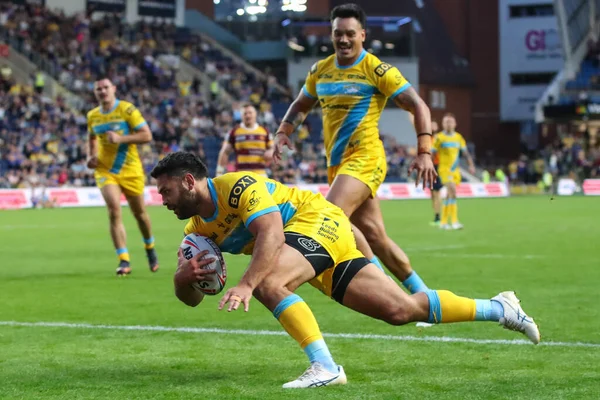 Rhyse Martin #12 of Leeds Rhinos goes over for a try 