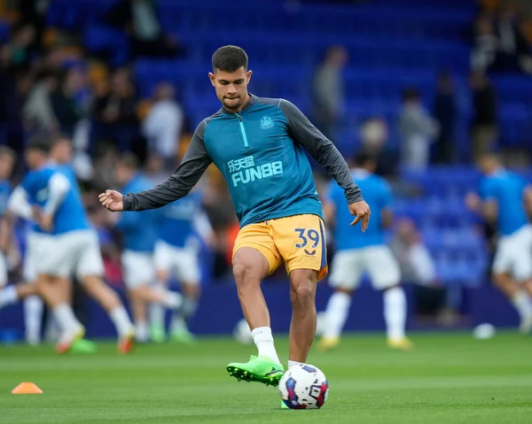 Bruno Guimares #39 of Newcastle United warms up before the game 