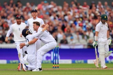 Ollie Pope of England looks to have caught out Dean Elgar of South Africa  but it was not given.