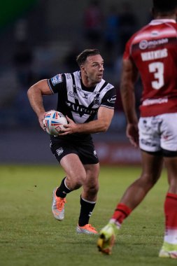 Luke Gale #7 of Hull FC runs at Kallum Watkins #3 of Salford Red Devils 