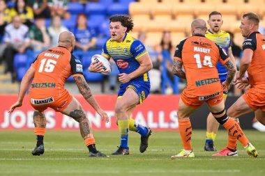 Rob Mulhern #19 of Warrington Wolves in action