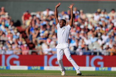 Kagiso Rabada of South Africa makes an appeal against Zac Crawley of England but its not given 