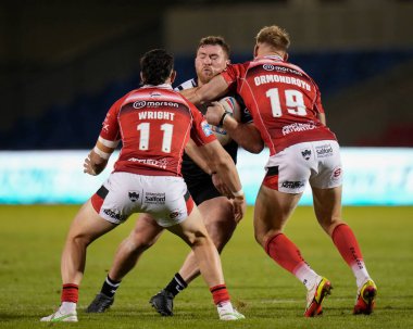Jack Ormondroyd #19 of Salford Red Devils tackles Scott Taylor #30 of Hull FC 