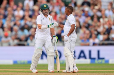 Dean Elgar and Keegan Petersen of South Africa touch gloves in the centre