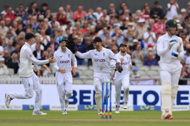 Ben Foakes of England celebrates taking the catch to dismiss Aiden Markham of South Africa