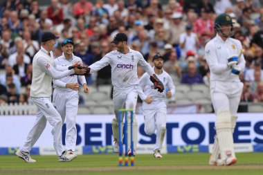 Ben Foakes of England celebrates taking the catch to dismiss Aiden Markham of South Africa