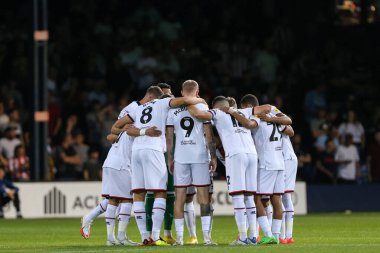 Sheffield United players huddle before kick off 