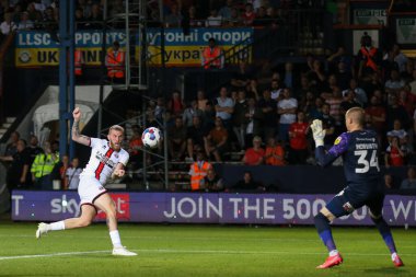 Oliver McBurnie #9 of Sheffield United scores to make it 1-1