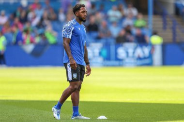 Mallik Wilks #7 of Sheffield Wednesday  warms up ahead of kick off