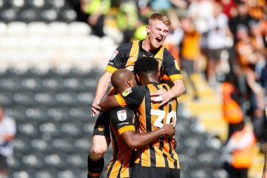 Oscar Estupin #19 of Hull City Celebrates scoring a goal to make it 2-1