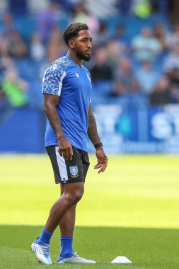 Mallik Wilks #7 of Sheffield Wednesday  warms up ahead of kick off