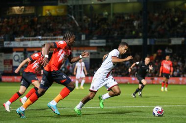 Iliman Ndiaye #29 of Sheffield United makes a run into the Luton Town box 