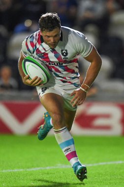 Henry Purdy of Bristol Bears scores a breakaway try to make it 28-36 to Bristol.